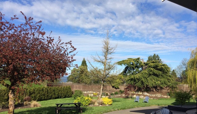 Beautiful Ocean View Suite Near the Airport, Ocean and Wineries!