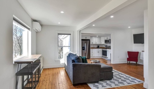 Beautiful Open Concept 1 bedroom in Augusta