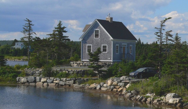 Beautiful post & beam oceanfront cottage on it's own private peninsula paradise