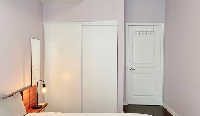 Beautiful prime-location condo downtown! CN Tower/Roger's Centre/The Well