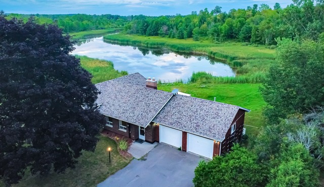 Beautiful private Lake Front Cottage for rent at Campbellford town