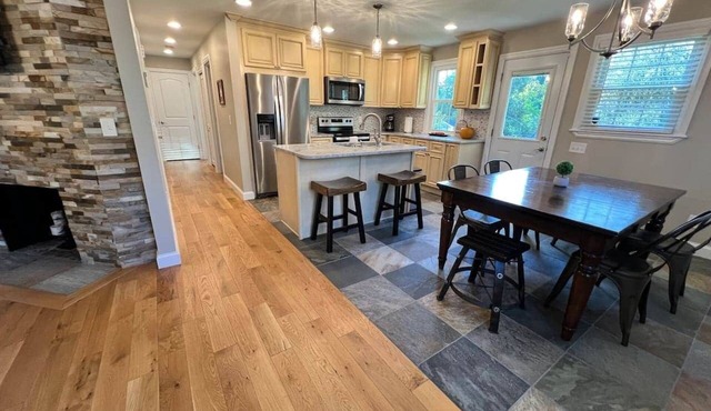 Beautiful Renovated Home Walk to University of Maine in Orono