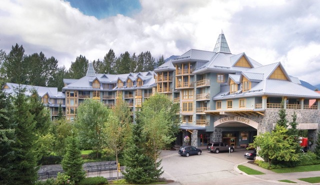 Beautiful resort in the heart of it all!