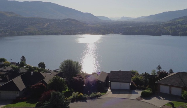 BEAUTIFUL SPACIOUS KALAMALKA LAKEVIEW SUITE - BEST SUMMER VACATION SPOT IN BC