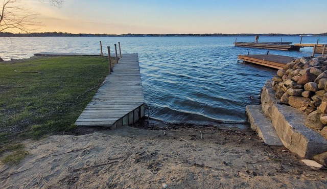 Beautiful St Lawrence waterfront cottage