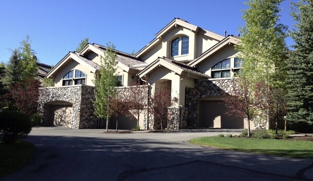 Beautiful Sun Valley - Elkhorn Townhome. 3 Bedroom, 3.5 Baths, Private Hot Tub. in Sun Valley