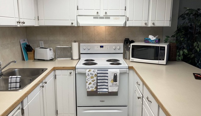 Beautiful Two Bedroom Condo in Great Location!
