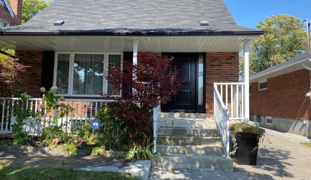 Beautiful Vacation or Relocation Home in Scarborough