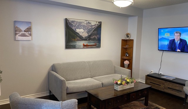 Beautiful, Warm and Cozy Home in Richmond Hill