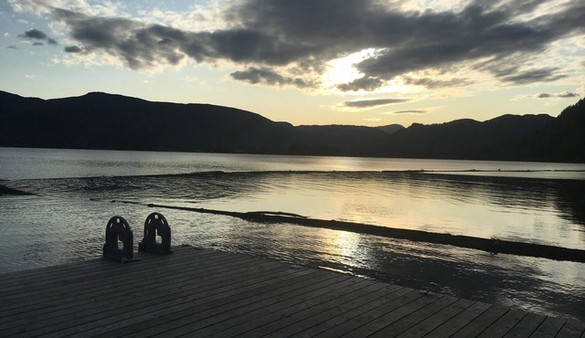 Beautiful Waterfront Retreat in Lake Cowichan