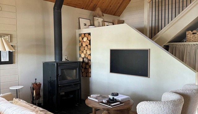 Beautifully Designed Waterfront Beach Cottage . Pet-Friendly!