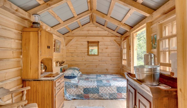 Beeberry Cottage in Loretto