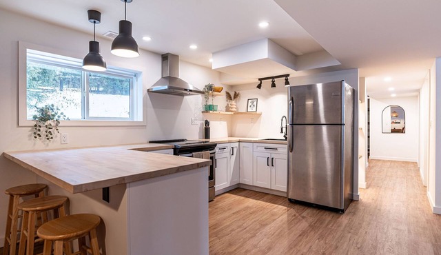Begbie B&B | 3 mins from ski hill