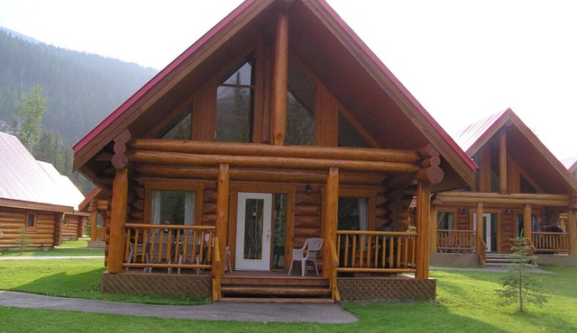 Best in Class Deluxe Chalet - Cabin No. 18