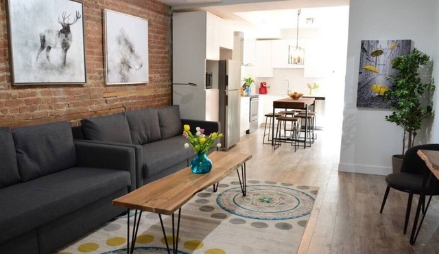 Best Spot in Town! Sunny Terrace - 3 bedrooms w/private bathrooms - Fast WI-FI