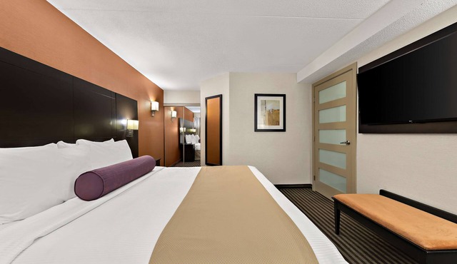 Best Western Plus Toronto North York Hotel & Suites