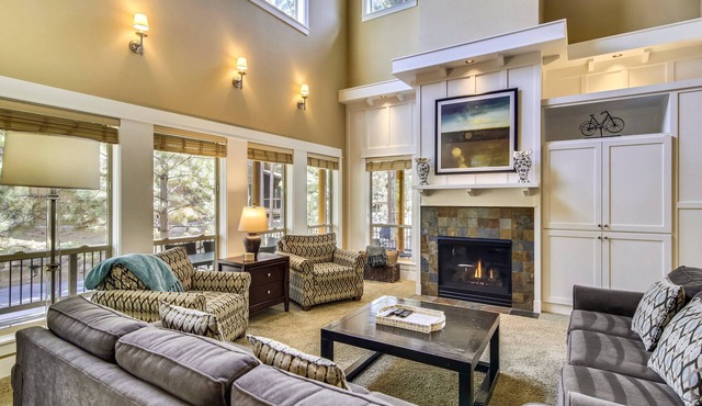 Big Canyon - Elegant & Spacious, 3 Master King Suites! Community Hot Tub (and Seasonal Pool) in Bend