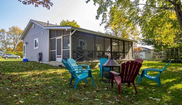 Big Fun Little Cottage - Cozy Cottage in Walking Distance to Beach and Town