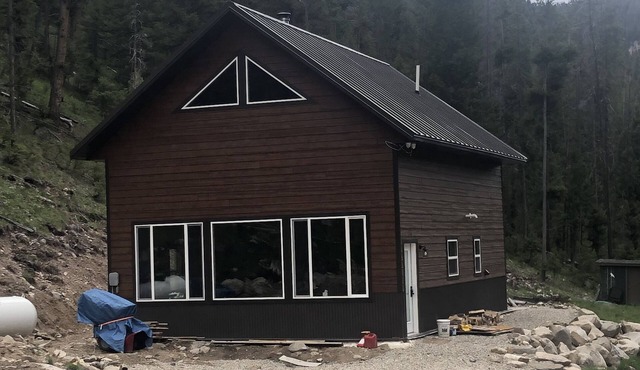 Big Hole Valley cabin near river access in Wise River