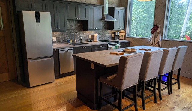 Birch View Studio - Luxury Guesthouse in Brighton, Ontario