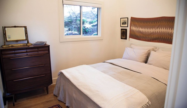 Bird House: Fully Renovated Vesuvius Cottage