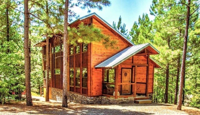 Birdhouse|Romantic|Luxury|Honeymoon Retreat in Hochatown