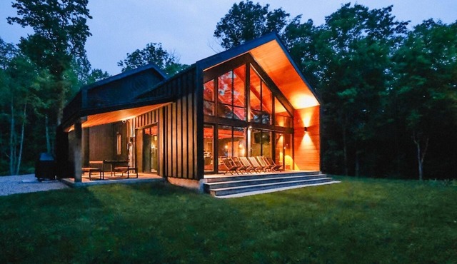 Black Oak Lodge: A Private Lakeside Retreat