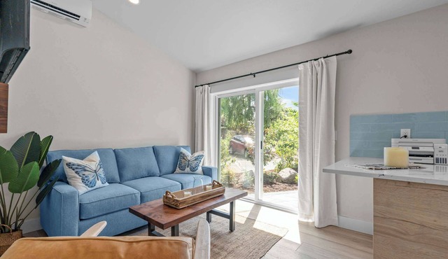 Blanchet Casita – Stylish 1BR Casita w/Fire Pit & Patio in Vancouver