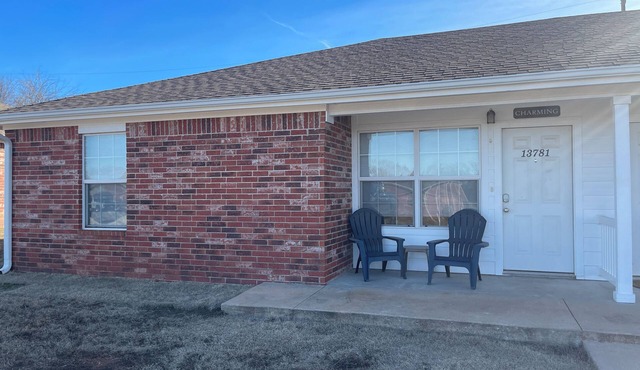 Blissful and Clean- 2 Bedroom Duplex in Ada