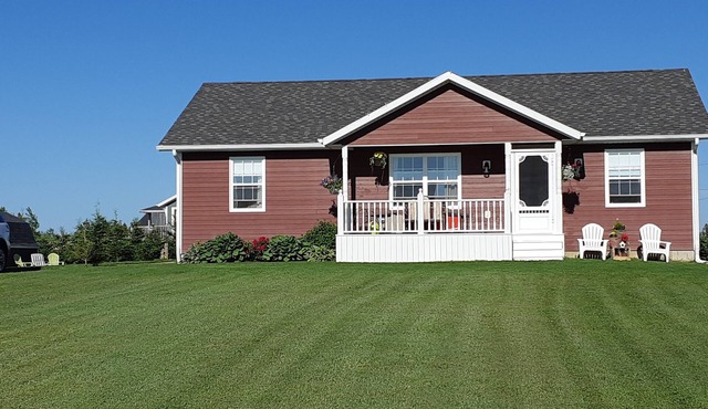 Blooming Beach Suite Retreat. 5 minutes to the beach, close to PEI National Park