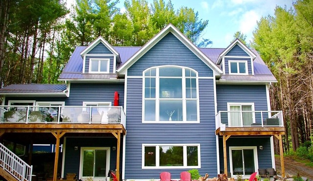 Blue Haven Muskoka| Luxury Waterfront | Hot Tub Dock Sports Court Games