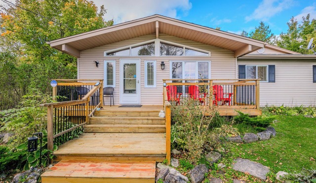 Blue Horizon: Sauna Retreat near Isthmus Bay and just a short drive to the National Park.