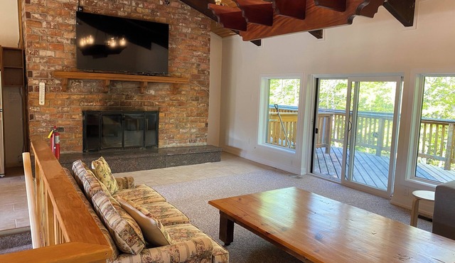 Blue Mountain Chalet renovated!/pet friendly