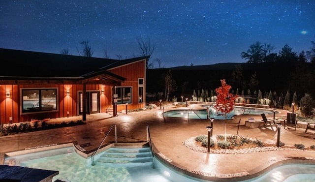 Blue Mountain Village Condo w/Pool - Steps from Scandinave!