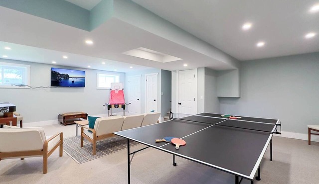 Blue Skies House - Cool Games Room