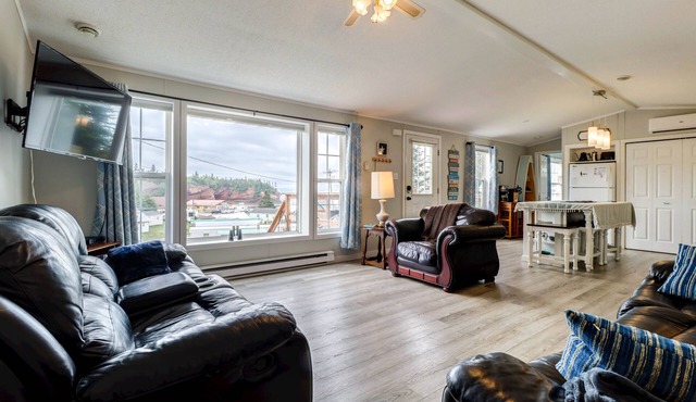 Blue Whale Cottage | Hot Tub & Sea Cave Views