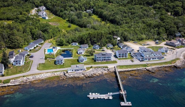 Bluebird Ocean Point Inn | Card Cove King w/Porch | Free Coffee and Tea