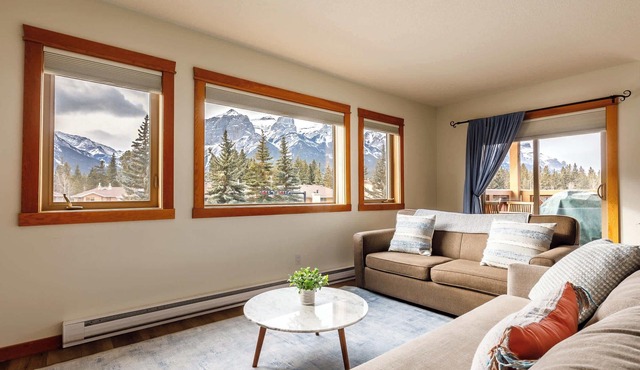 Bluebird - Spacious Luxury, Shared Rooftop Hot Tub
