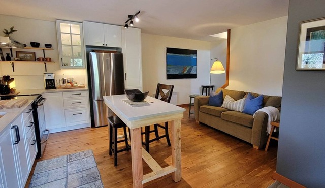 Bluff View Suite Near the River Trail