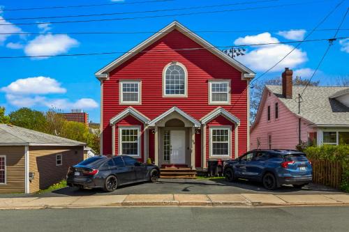 BLVD QV Lake House 4BR Backyard Pets Parking