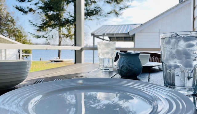 Bobcaygeon Resort - Cottage #4 (Sleeps 6)