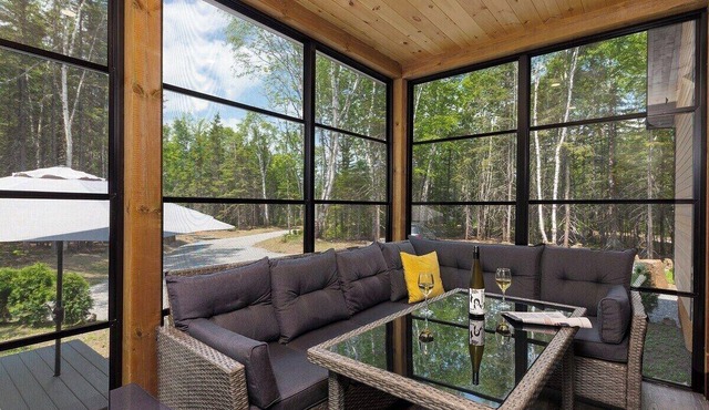 Boréa 10: Hot Tub, Trails & St. Lawrence Views