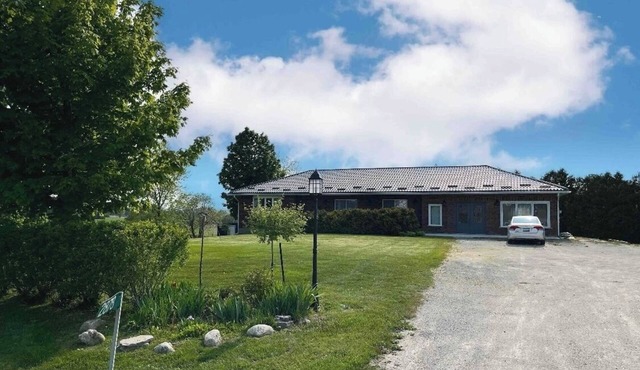 Bradford Ontario spacious modern farmhouse main floor