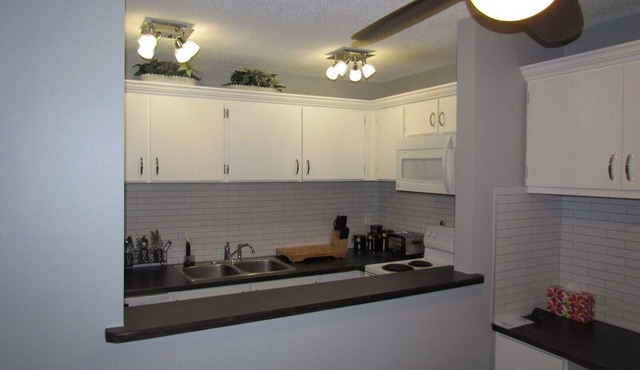 Braebourne Manor - Furnished Two Bedroom Condo