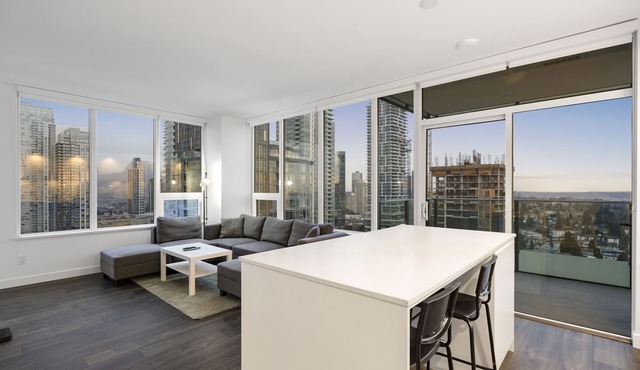 Brand New Luxurious 2 Bedroom Condo at Metrotown