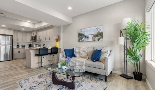 Brand New Luxury Walk-out Suite - Calgary
