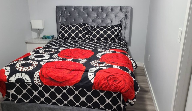Brand New Private Entrance Suite in Airport Area