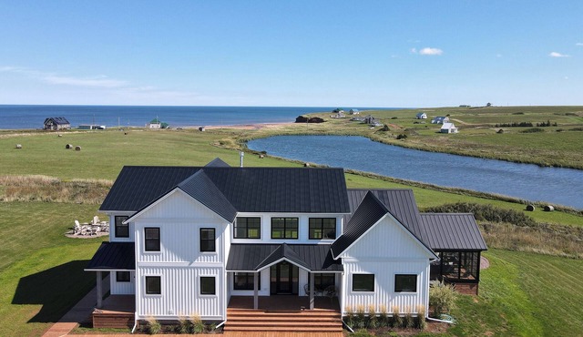 Branders Edge - NEW, Walk to Beach, Ocean Views, Screened Livingroom, GORGEOUS