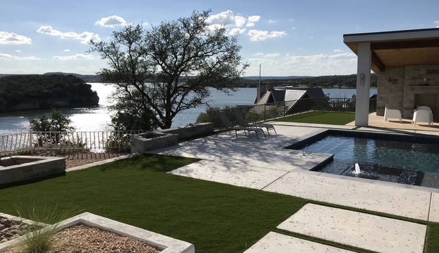 Brazos Moon: Hell's Gate Basin! Pool, Cliffside, Views, Luxury Home in Graford