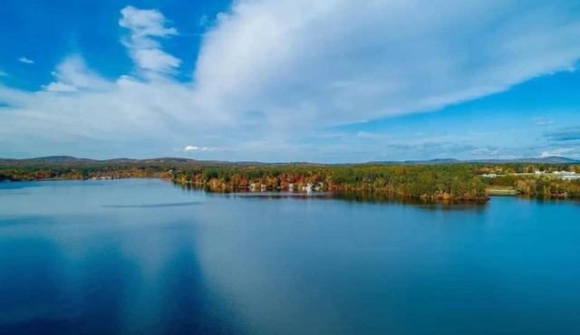 Breakaway Lake House